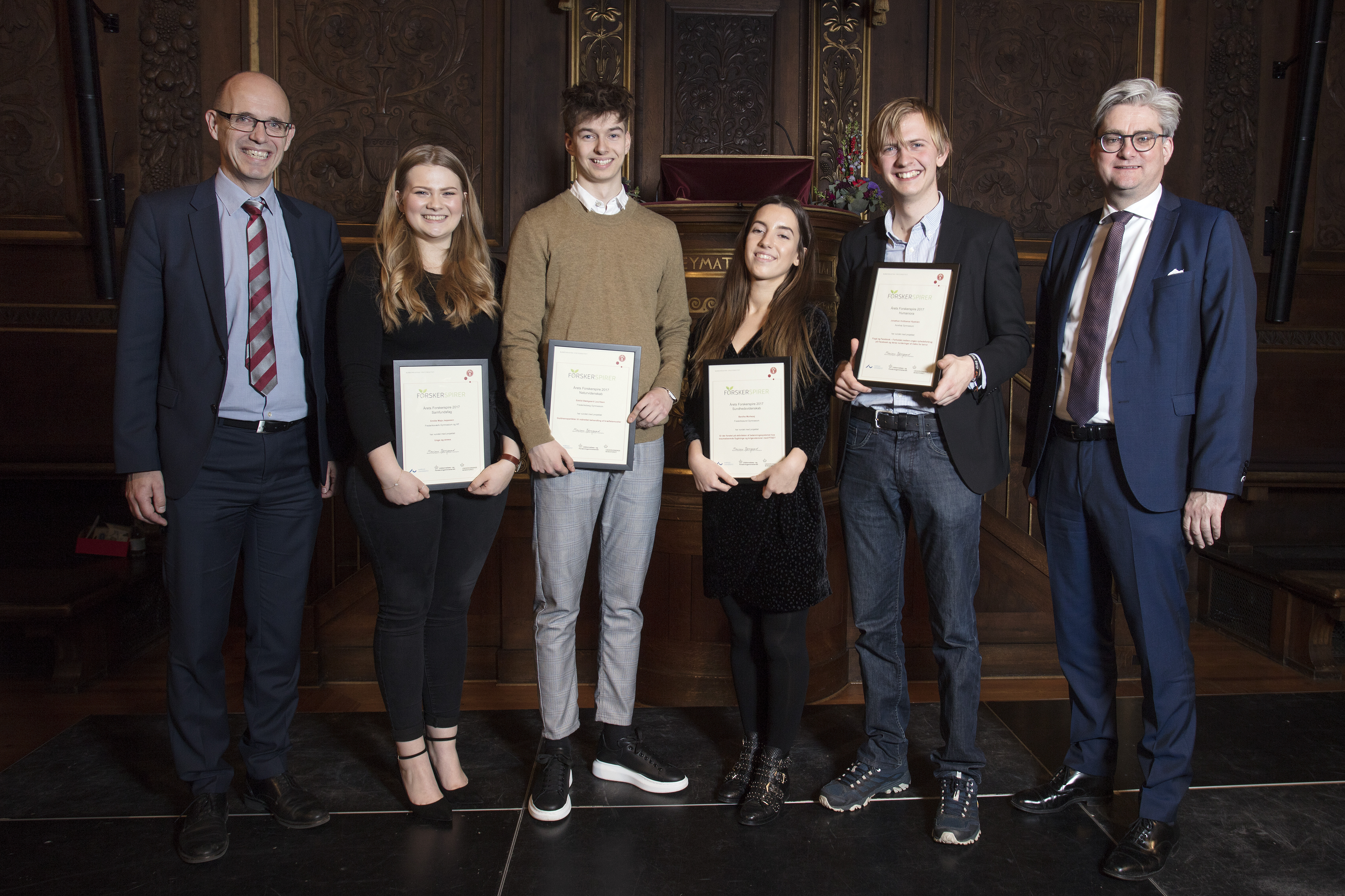 Foto af forskerspirvindere i København Universitets festsal.